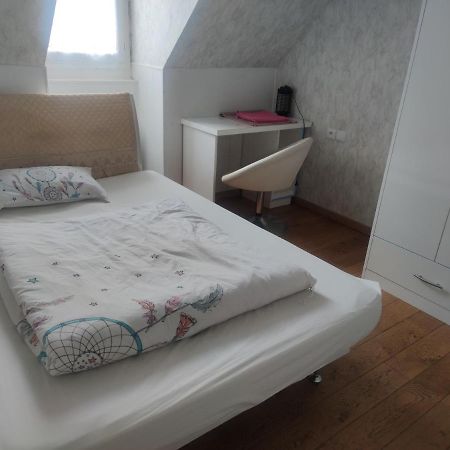 Chambre Privee A Bobigny -Salle De Bain Et Toilettes Sont Commune, -Pas De Cuisine Exterior photo